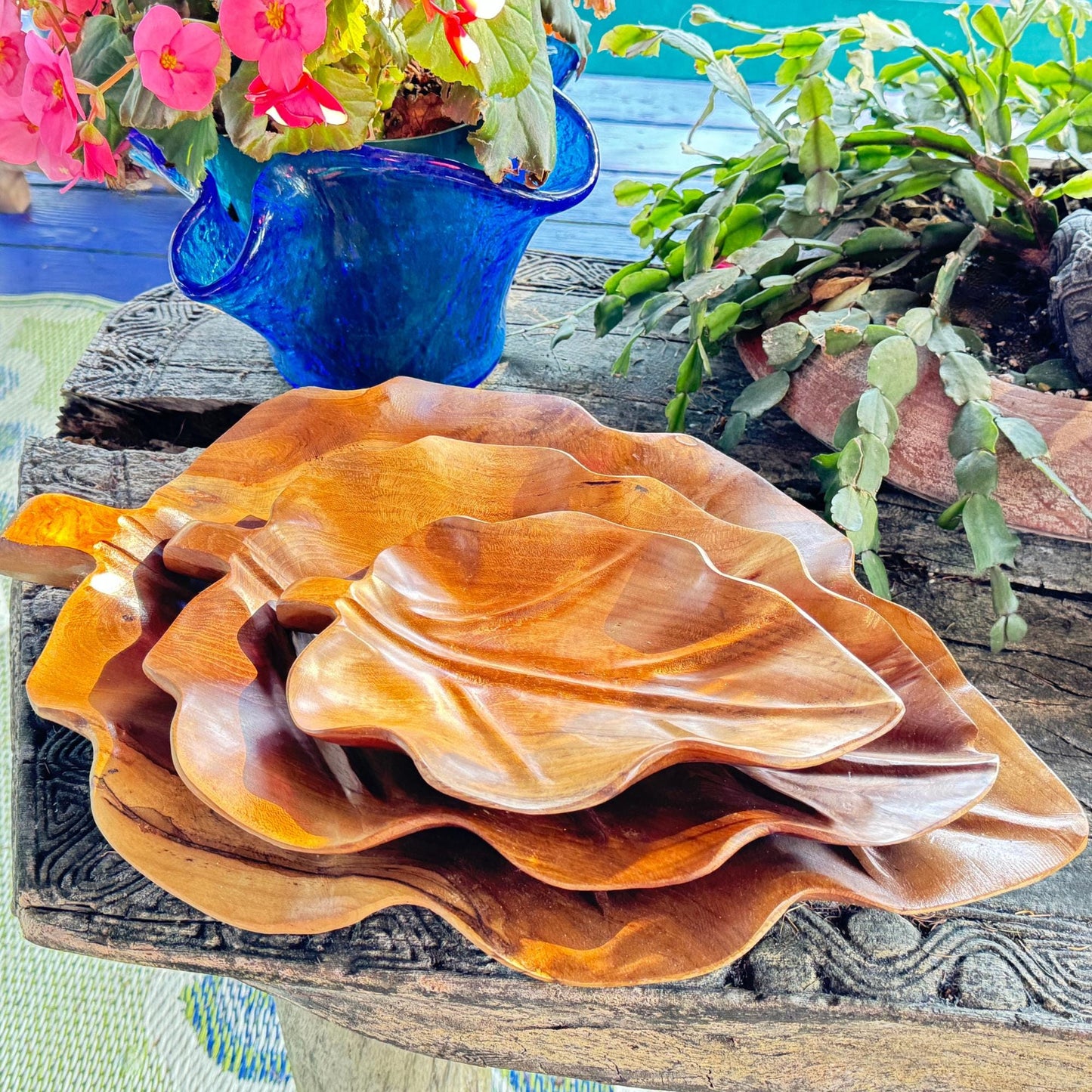 Hand Carved Teak Wood Monstera Leaf Tray: Tropical Table Decor