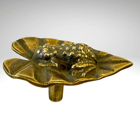 Tree FROG Knob On leaf handle Drawer Pull TOAD Amphibian handmade solid brass Home decor