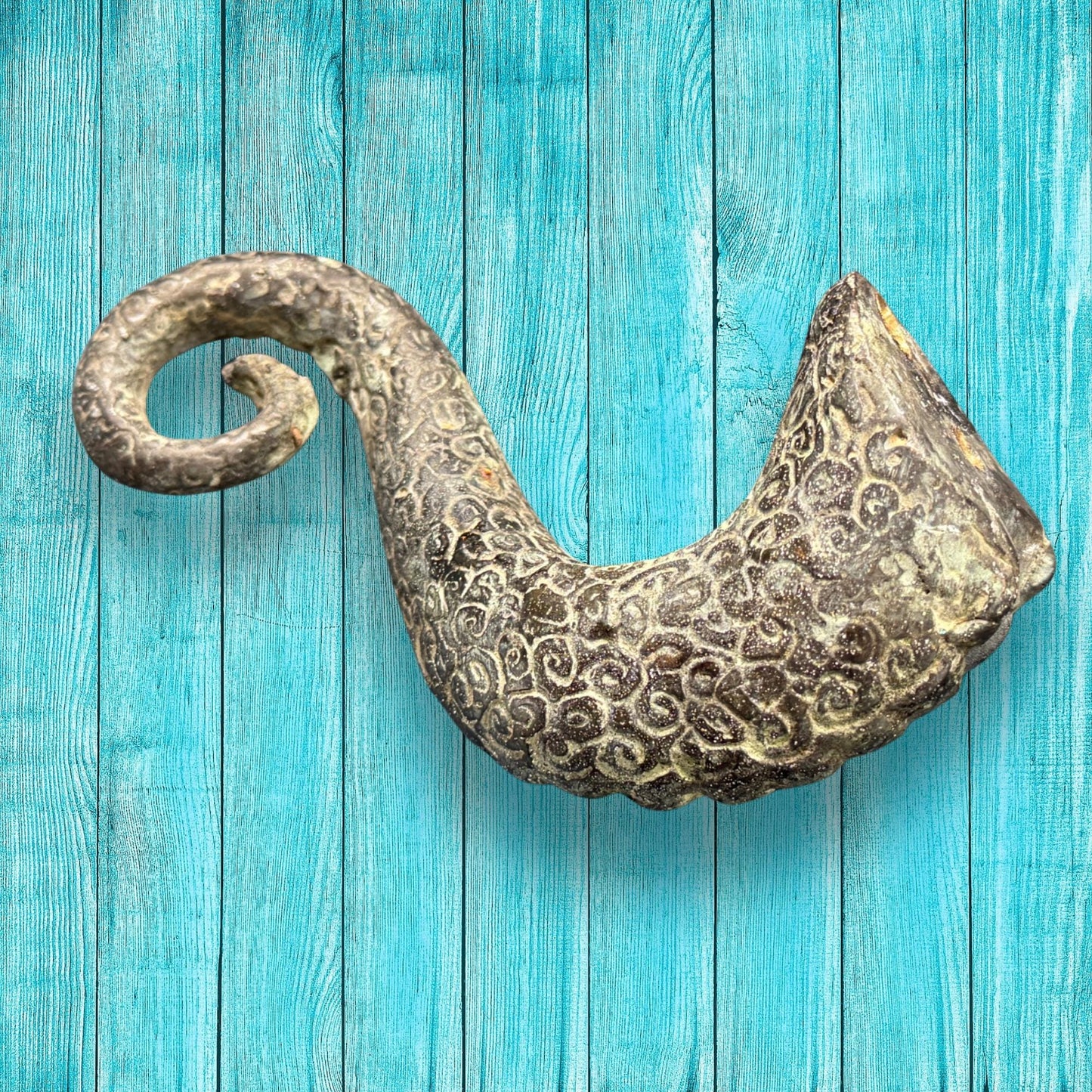 Bronze Octopus Tentacle Wall Hook: Nautical Home Decor