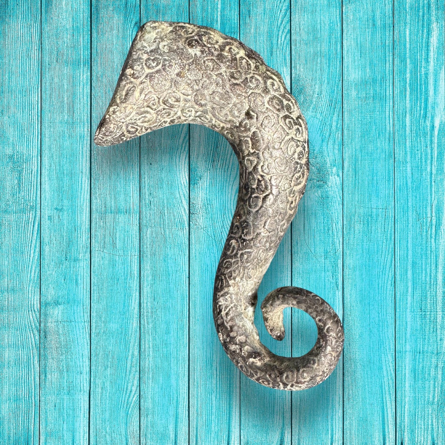 Bronze Octopus Tentacle Wall Hook: Nautical Home Decor