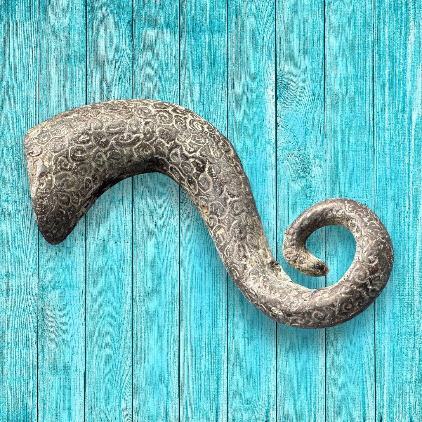 Bronze Octopus Tentacle Wall Hook: Nautical Home Decor